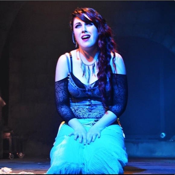 Meet your Posher, Tori - Picture 2 of 13